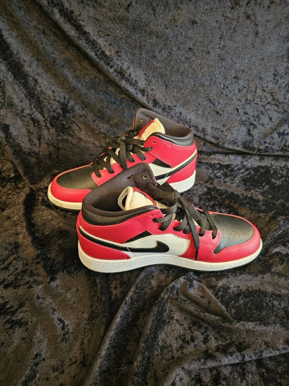 Nike Air Jordan 1 Mid GS Chicago Black Toe Youth 5Y